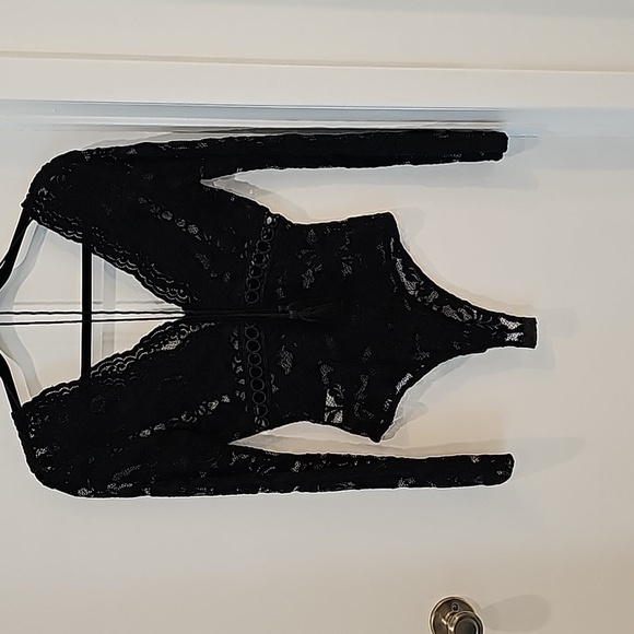 BANJUL Lace V neck bodysuit - Picture 3 of 11